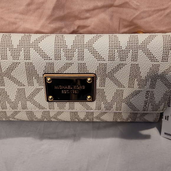 NWT! Michael Kors Checkbook Wallet - Picture 3 of 12